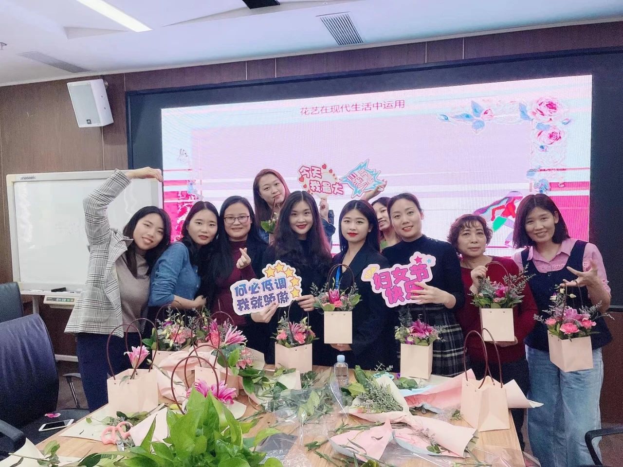 &ldquo;花伴女神.绽放芳华&rdquo;主题插花活动